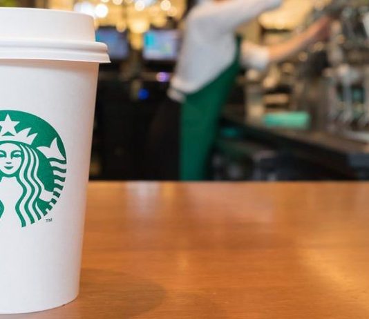 Starbucks İngiltere’deki şubeleri açıyor