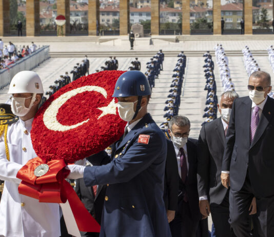 Cumhurbaşkanı Erdoğan başkanlığındaki devlet erkanı, Anıtkabir’i ziyaret etti
