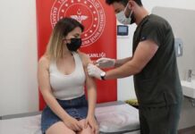 Türkiye’yi kırmızı listeden çıkaran İngiltere’nin kriterleri akıllara aynı soruyu getirdi: AB’de uygulanan BioNTech aşısı farklı mı?