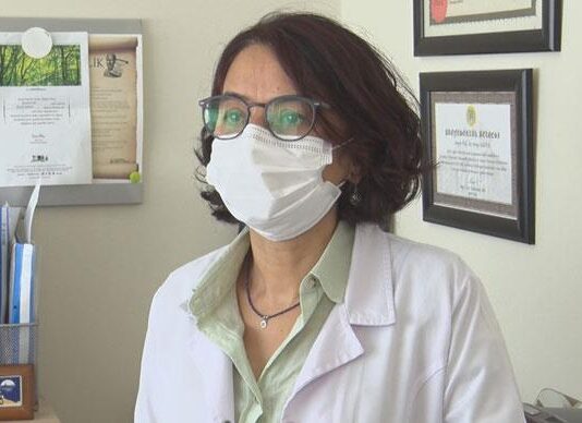 Bilim Kurulu üyesinden endişelendiren sözler: Okulları açık tutmak için gerekirse toplumu kapatmalıyız