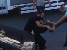 Esenyurt’ta ilginç olay! Taksi şoförü yolcuyu tekme tokat dövdü! Esenyurt’ta ilginç olay! Taksi şoförü yolcuyu tekme tokat dövdü!