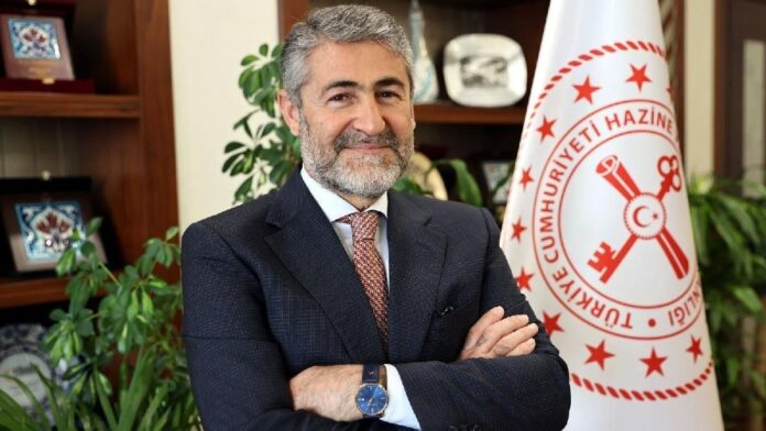 Hazine ve Maliye Bakanı Nebati Ekonomimiz büyümeye, ihracat rekorları kırmaya devam ediyor Hazine ve Maliye Bakanı Nebati: Ekonomimiz büyümeye, ihracat rekorları kırmaya devam ediyor
