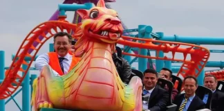 Melih Gökçek Ankapark'taki dinozora kumpas kurulduğunu iddia etti!