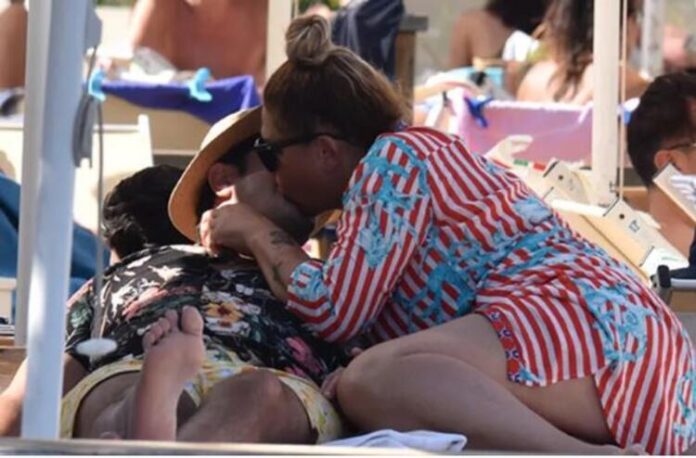 Işın Karaca Bodrum'da resmen aşka geldi! Işın Karaca Bodrum'da resmen aşka geldi!