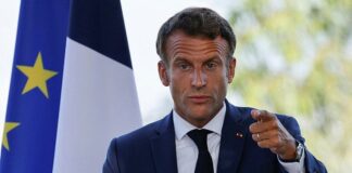 Macron'a Cezayir'de soğuk duş! Hakaret ve protestolara maruz kaldı