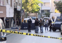 Bağcılar'da uyuşturucu bağımlısı adam annesinin kafasını kesip sokağa fırlattı!