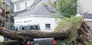 Fiona Kasırgası önüne geleni yutuyor!