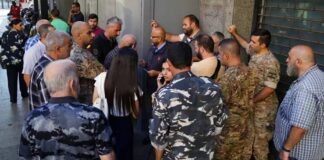 Lübnan'da günlerdir kapalı olan bankalar yeniden açıldı