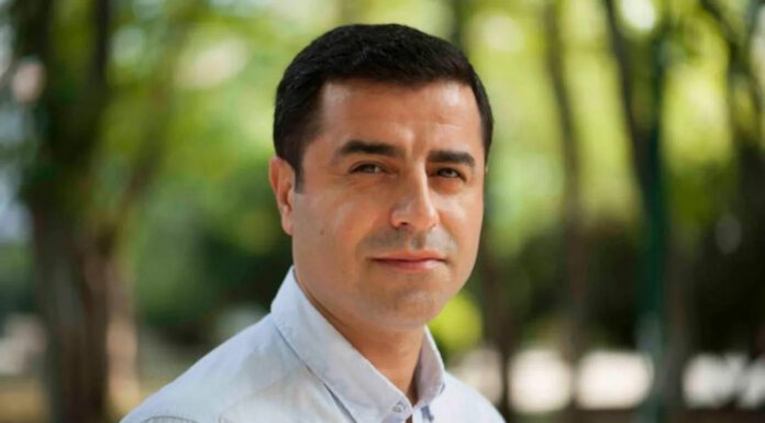 Selahattin Demirtaş’ın avukatlarından Süleyman Soylu’nun paylaşımlarına suç duyurusu Selahattin Demirtaş'ın avukatlarından Süleyman Soylu'nun paylaşımlarına suç duyurusu