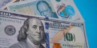 Sterlin sert düştü, İngiltere siyaseti karıştı