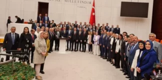 Sansür Yasası'nı Meclis'ten geçirip 'hatıra fotoğrafı' çektirdiler