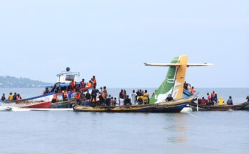 Tanzanya'da yolcu uçağı göle düştü 19 ölü var!