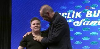 Cumhurbaşkanı Erdoğan, Samsun’da fenomen Fevzi'yi dinledi