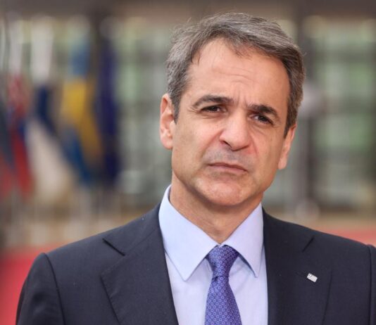 Yunanistan Başbakanı Miçotakis, İsrail’in politikalarını kınamadığı için ülkesinde eleştirildi