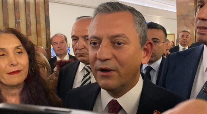 Özgür Özel’den ‘ayağa kalkma’ eleştirilerine ilk yanıt: ‘Normalleşme adımlarının ne partime, ne de ülkeme zararı var’