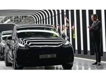 Trump etkisi sürüyor: Tesla’nın piyasa değeri 1 trilyon dolara ulaştı