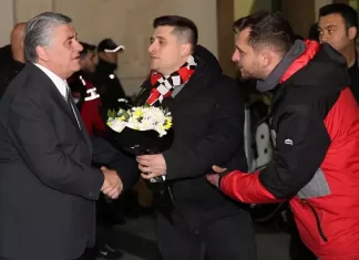 Beşiktaş kafilesi, Rize’ye geldi | Başkan Serdal Adalı’dan Sergen Yalçın sorusuna yanıt!