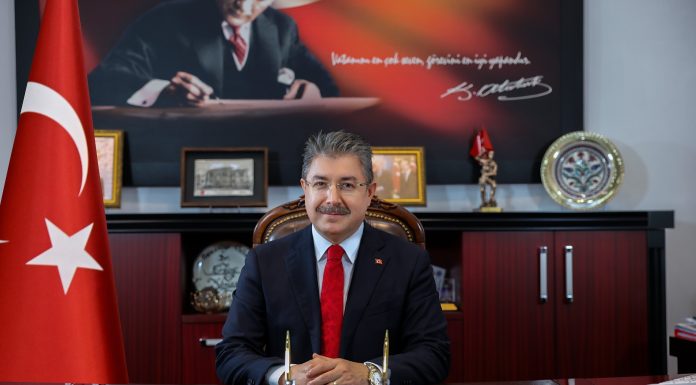 Eskişehir Valiliğine Atanan Dr. Erdinç Yılmaz’a By Protokol Dergisi 4. Avrupa Ödülleri’nde “Yılın Bürokrat Ödülü”