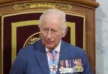 İngiltere Kralı Charles’tan kardeşi Andrew’un gözaltına alınmasının ardından “Yasa işlemeli” mesajı
