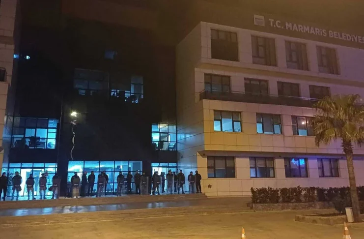 Marmaris Belediyesi’ne Gece Yarısı Operasyonu: 3 Gözaltı