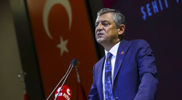 Özgür Özel’den ‘tutuklu gazeteciler’ mesajı: ‘AKP aleyhinde rahatsızlık yaratan tüm gazetecileri susturmaya çalışıyor’
