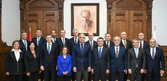 Bankacılık ve turizm zirvesi: Savaşın etkileri ve yaz sezonu stratejisi masaya yatırıldı