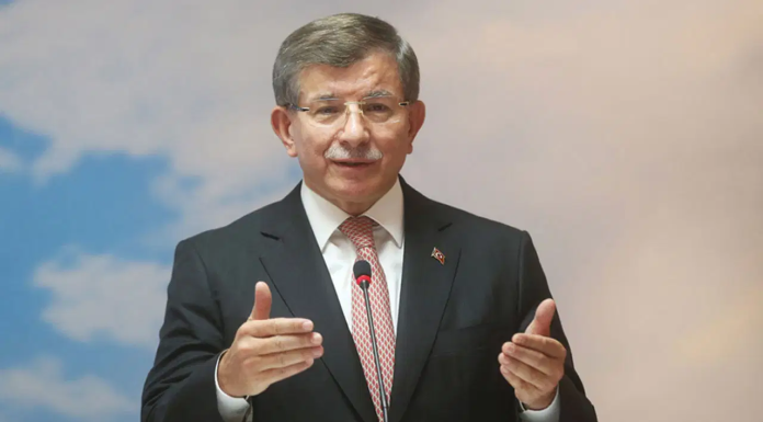 Ahmet Davutoğlu’ndan bakanlara eleştiri: İki seçmeni var