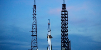 Blue Origin’un New Glenn roketi motor testi sırasında fırlatma rampasında patladı