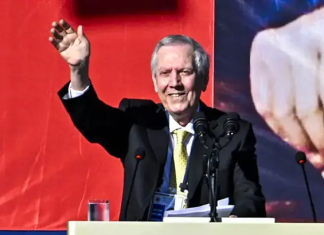 Bakan Bak Aziz Yıldırım’ı tebrik etti