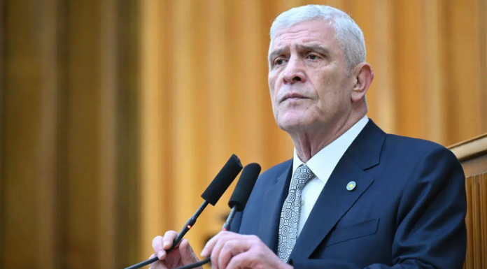 Müsavat Dervişoğlu’ndan ‘siyasi transferlere’ tepki: ‘Açığınız varsa siyaseti bırakın’