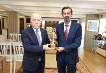 4. Gümüş Kariyer Ödülleri’nde Erzurum Büyükşehir Belediye Başkanı Mehmet Sekmen’e “Yılın Belediye Başkanı” Ödülü Makamında Takdim Edildi