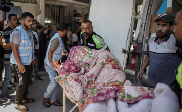 Katil İsrail’in Gazze’de cenaze için toplanan Filistinlilere saldırdı: 7 kişi hayatını kaybetti