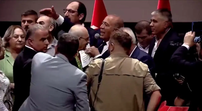Kılıçdaroğlu rozet takarken görevlileri fırçaladı: Kayyım Gürsel Tekin’in sözleri gündem oldu