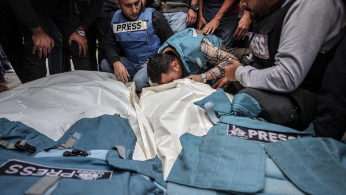 Gazze'de soykırımcı İsrail saldırısında bir Filistinli gazeteci daha hayatını kaybetti Gazze'de soykırımcı İsrail saldırısında bir Filistinli gazeteci daha hayatını kaybetti