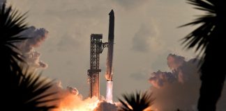 SpaceX, motor arızasına rağmen Starship'i ilk kez yörüngeye yerleştirdi