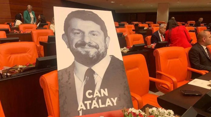 Can Atalay’dan 24 saatlik açlık grevi kararı: ‘Artık bıçak kemiğe dayanmıştır’ Can Atalay'dan 24 saatlik açlık grevi kararı: 'Artık bıçak kemiğe dayanmıştır'