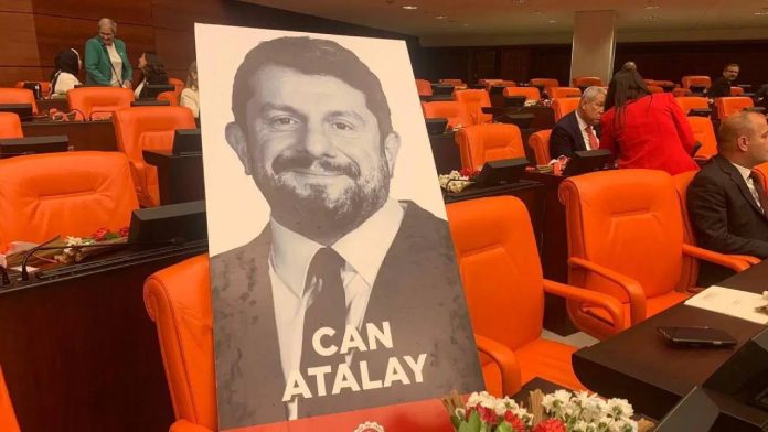 Can Atalay'dan 24 saatlik açlık grevi kararı: 'Artık bıçak kemiğe dayanmıştır' Can Atalay'dan 24 saatlik açlık grevi kararı: 'Artık bıçak kemiğe dayanmıştır'