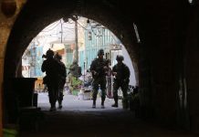 İsrail ordusu, Batı Şeria’da 18 Filistinliyi gözaltına aldı İşgalci İsrail ordusu, Batı Şeria'da 18 Filistinliyi gözaltına aldı