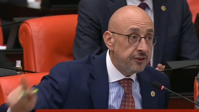 İYİ Partili Uğur Poyraz'dan iktidar sıralarına sert çıkış: 'Hiç mi ar etmiyorsunuz, hiç mi hicap duymuyorsunuz?' İYİ Partili Uğur Poyraz'dan iktidar sıralarına sert çıkış: 'Hiç mi ar etmiyorsunuz, hiç mi hicap duymuyorsunuz?'