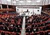 Meclis’te ‘fon krizi’ gerilimi: Muhalefetin tepkisi dinmedi, birleşime ara verildi Meclis’te 'fon krizi' gerilimi: Muhalefetin tepkisi dinmedi, birleşime ara verildi