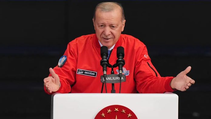 TEKNOFEST yine siyasi şova döndü! Erdoğan, Selçuk Bayraktar'a böyle seslendi: 'Damada dedim ki...' TEKNOFEST yine siyasi şova döndü! Erdoğan, Selçuk Bayraktar'a böyle seslendi: 'Damada dedim ki...'